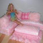 розовый диван для барби