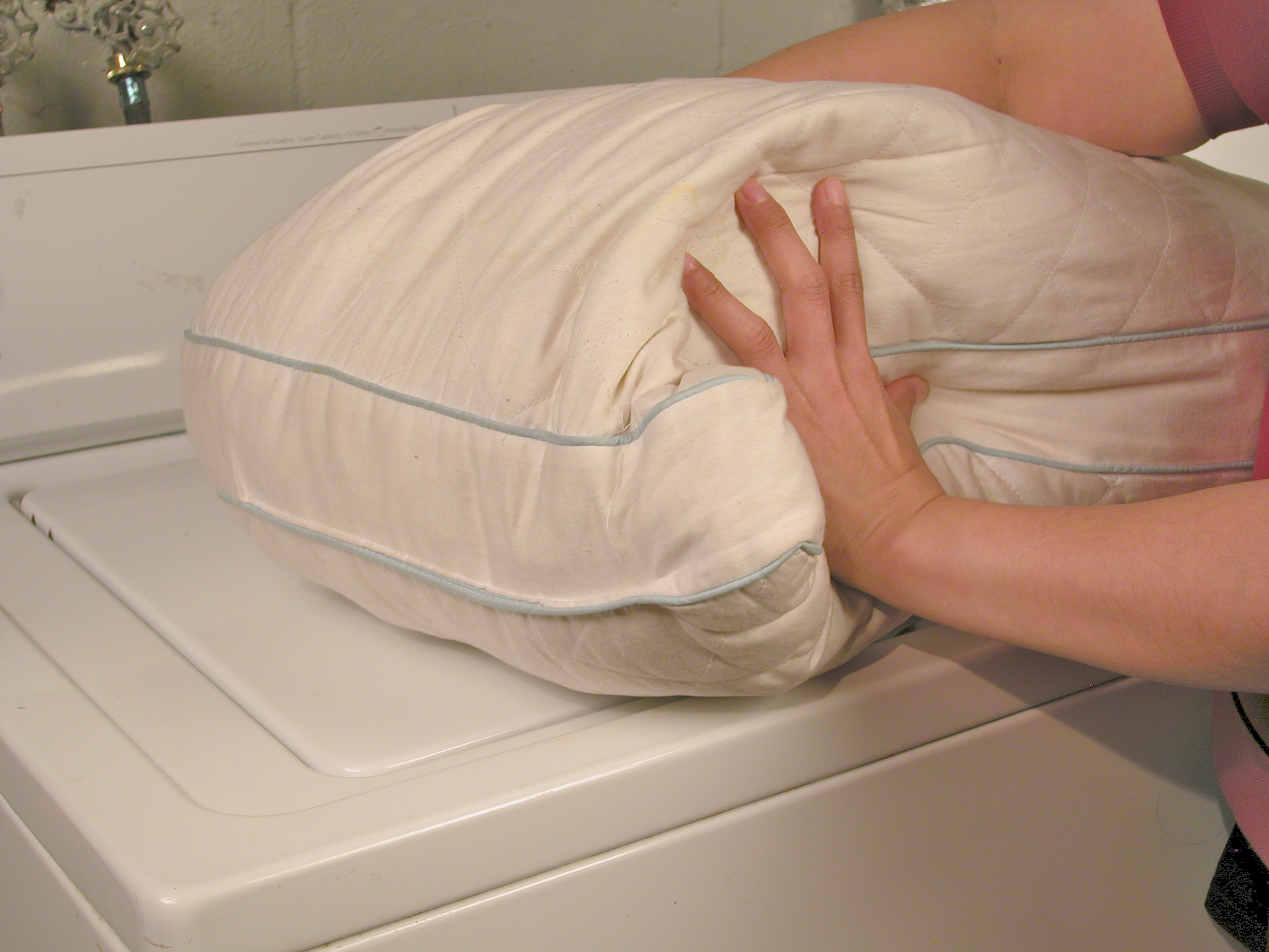 как стирать подушку из пера