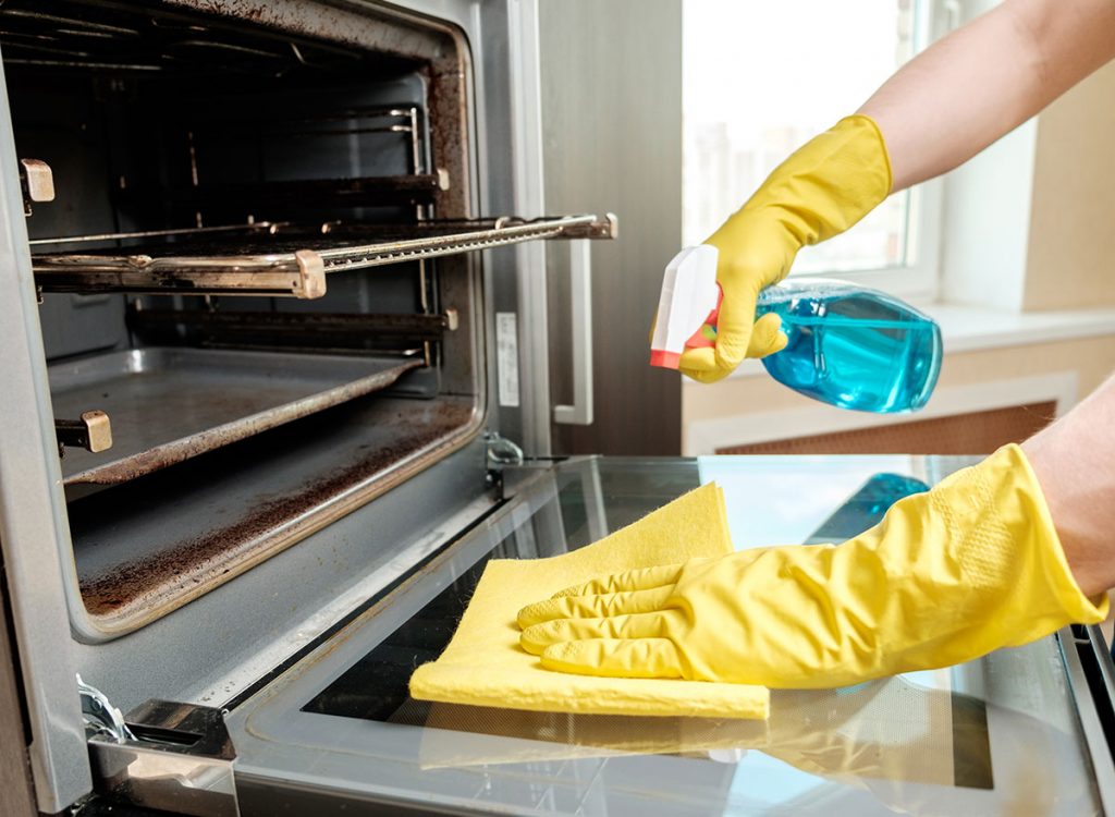 Как защитить кухонную мебель от жира