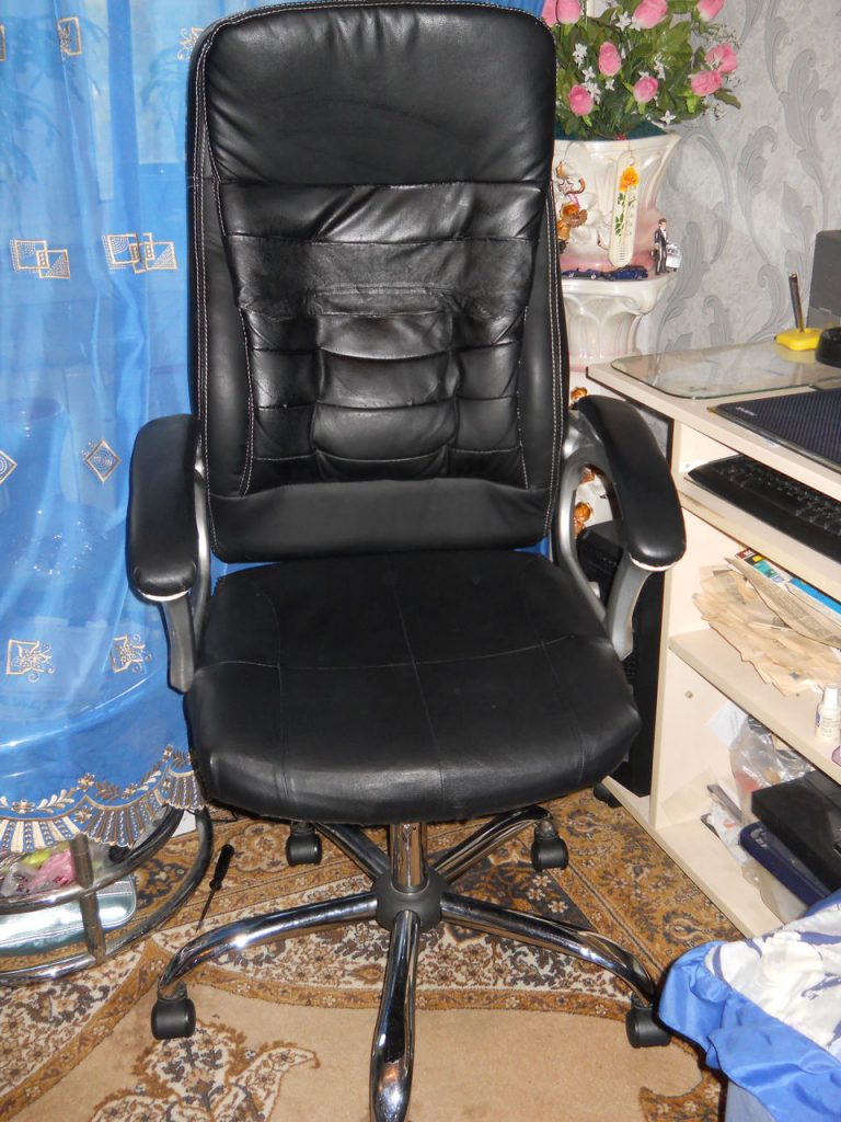 Перетяжка компьютерного кресла в домашних условиях