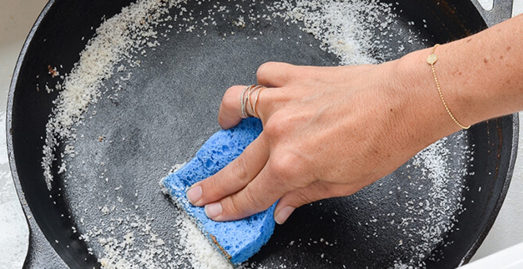 Как Прокаливать чугун с солью