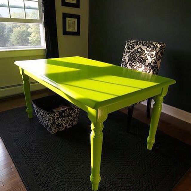 Цветные столы. Красим кухонный стол. Стол кухонный зеленый. Крашеный деревянный стол. Перекраска кухонного стола.