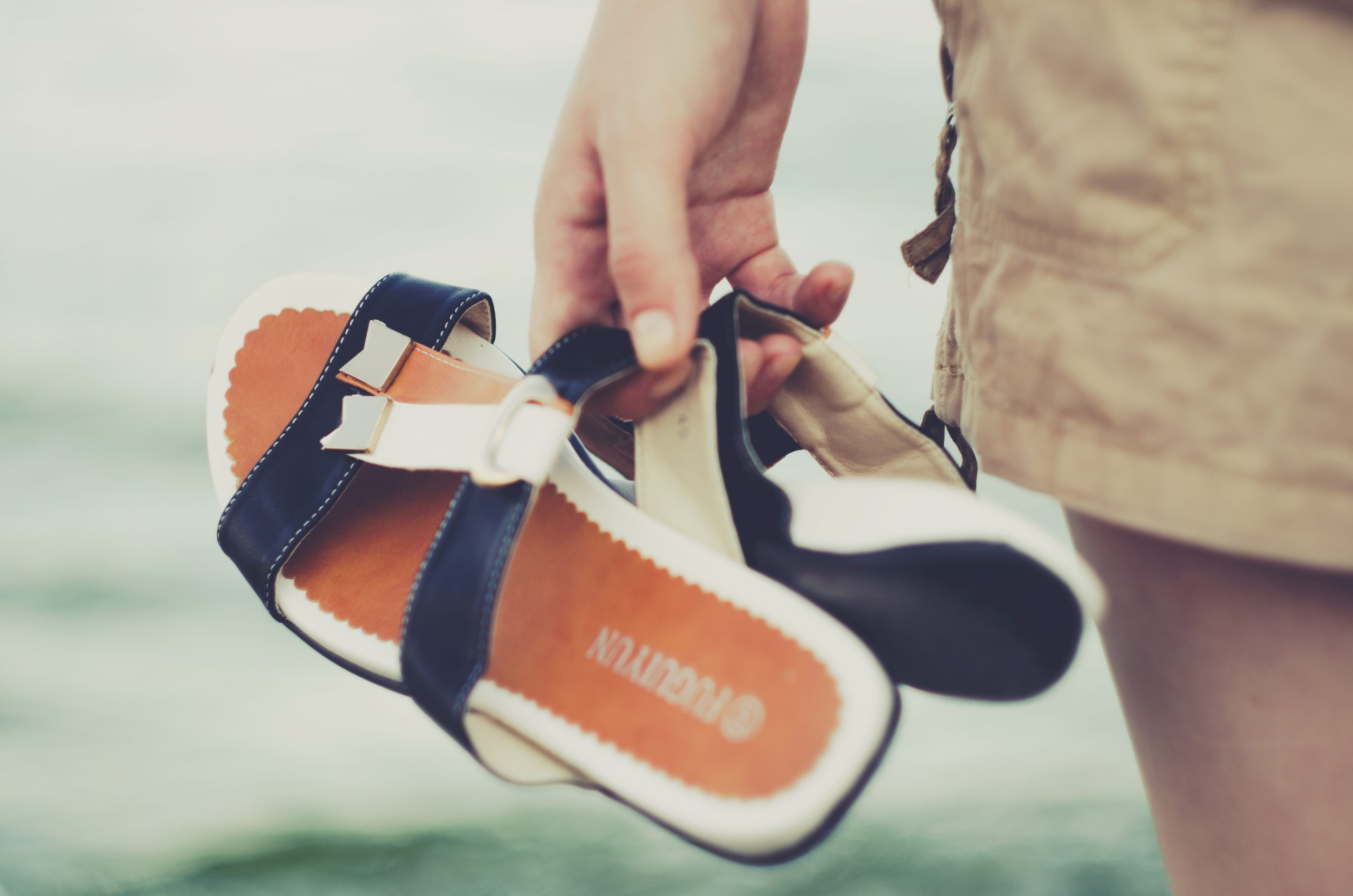 какую обувь взять с собой на море