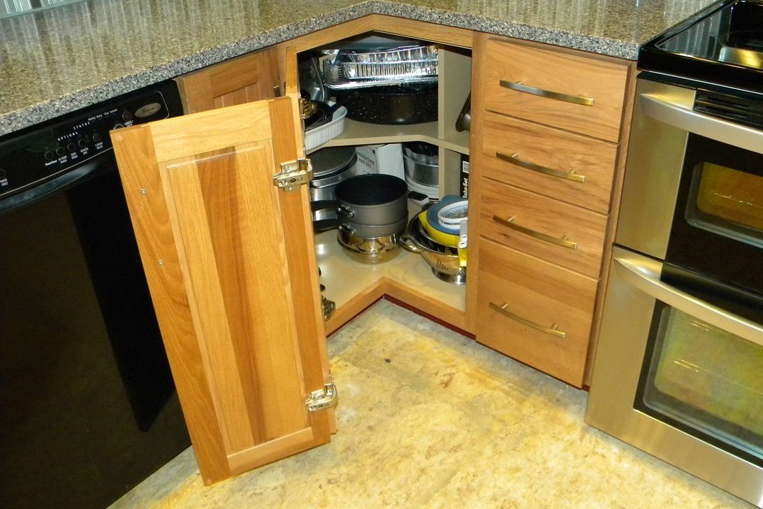 Угловой кухонный шкаф