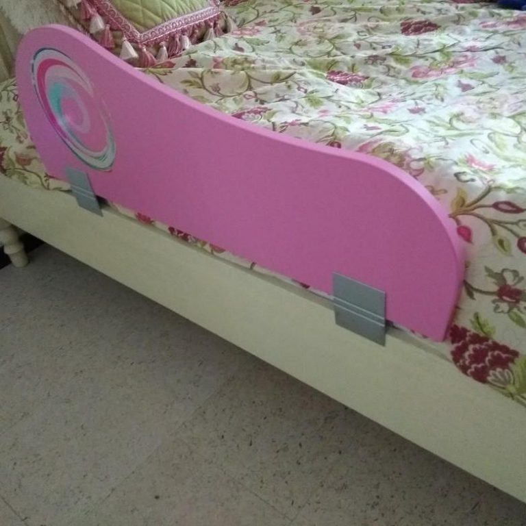 Защитный бортик для детской кровати от падения
