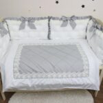 кроватка с подушками