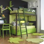 двухъярусная кровать зеленого цвета