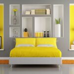 кровать в спальне желтая