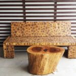 диван и стол из дерева