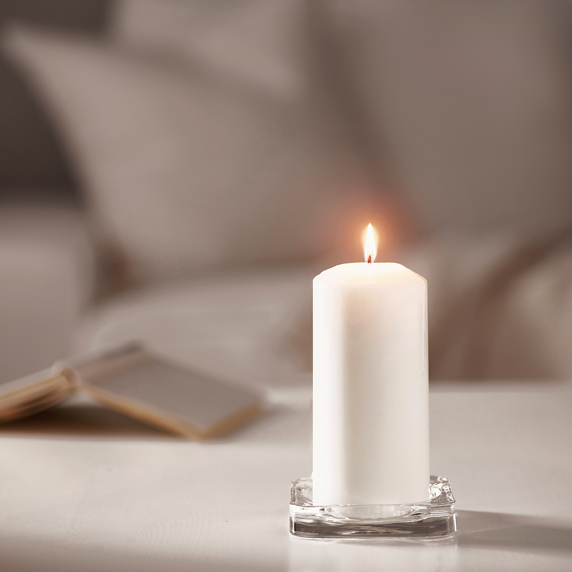 Чем и как удалить воск от свечи с мебели