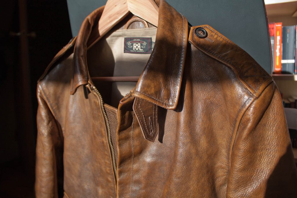 Как разгладить кожаную куртку: технология глажки и уход за кожаными ...