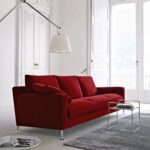красный диван модно
