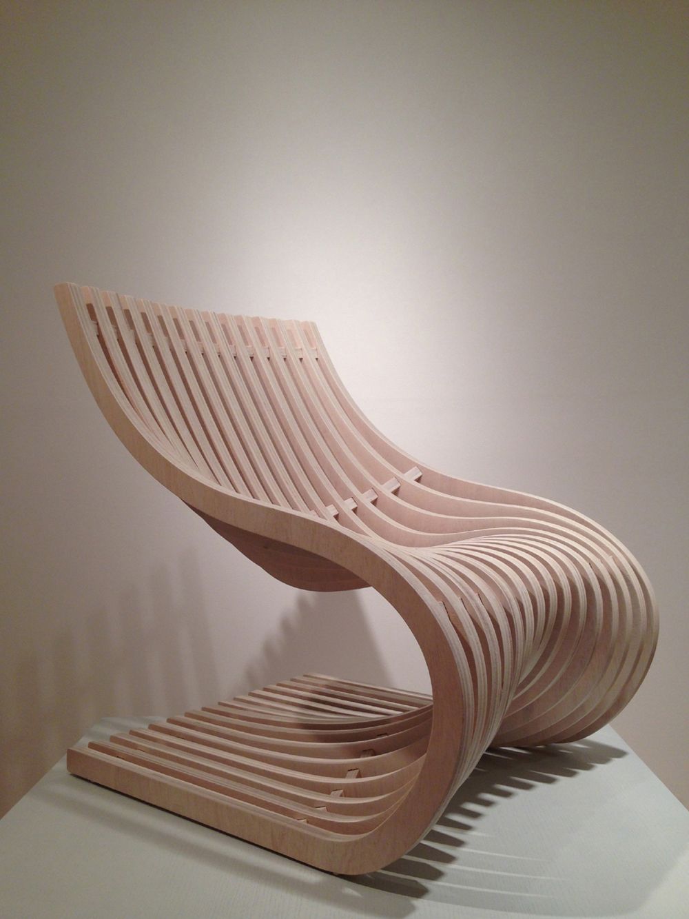 Кресло гнутое. Мебель из фанеры. Дизайнерские стулья из фанеры. Креативная мебель из фанеры. Кресло из фанеры.
