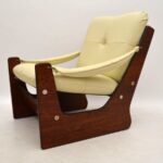мягкое кресло деревянное