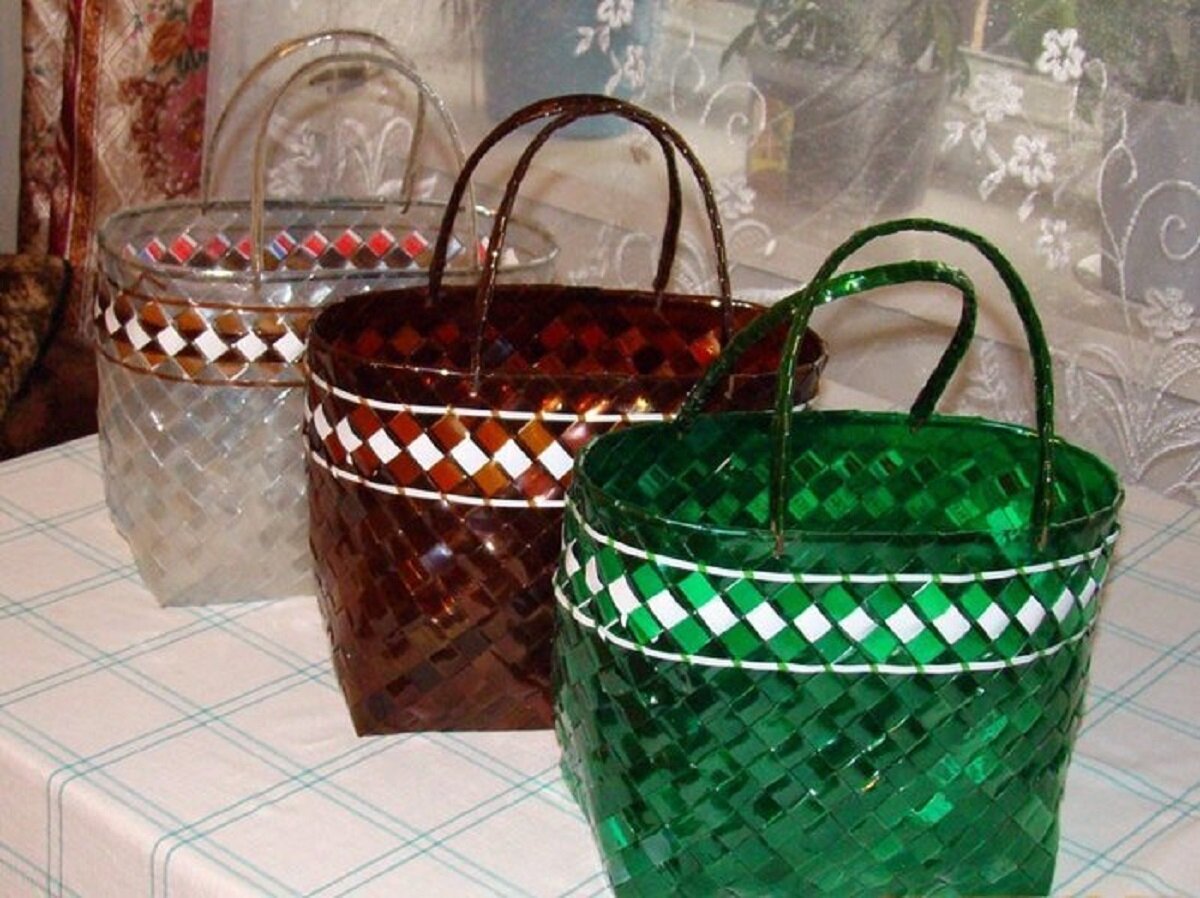 Плетеные корзинки из пластиковых бутылок