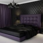 темно-фиолетовая кровать в спальне