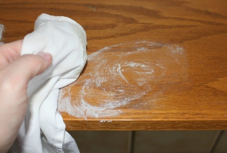 Как очистить пятна на обоях в домашних условиях