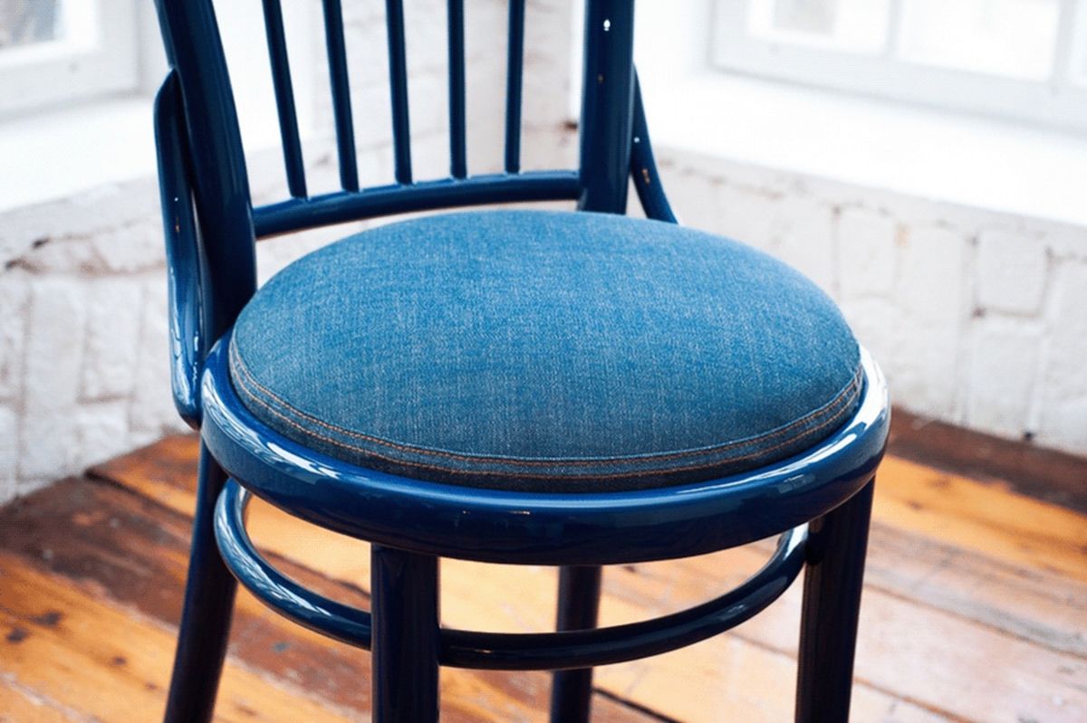 Реставрация сиденья стула. Стулья. Круглый стул. Венские стулья с обивкой. Старый стул.