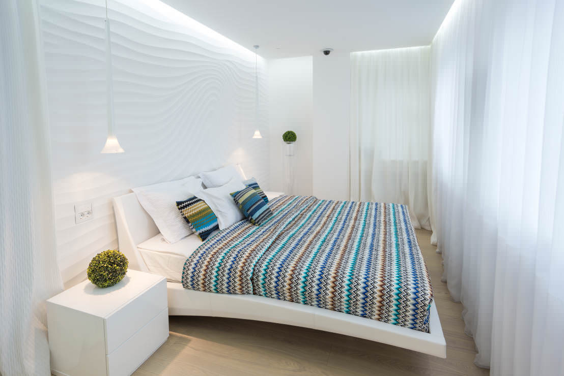 светлая спальня со светлой мебелью дизайн фото