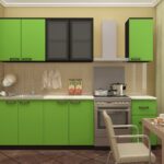 зеленая кухня с черным шкафом