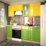 зеленая кухня с желтым