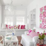 белая мебель с розовым