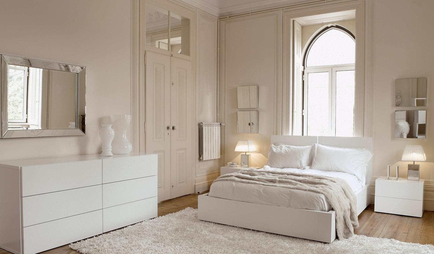 белая мебель в спальне