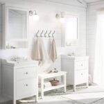 белая мебель в ванной
