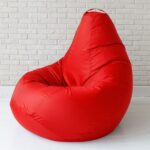 красное кожаное кресло