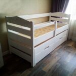 детская кровать из дерева со шкафами