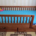 детская кровать из дерева голубая