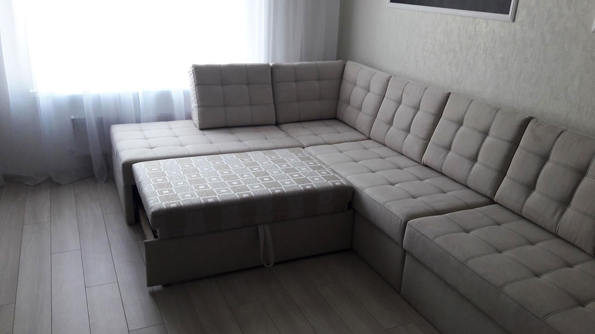 поворотный диван в малогабаритной квартире