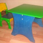 детский стул и стол крашеный