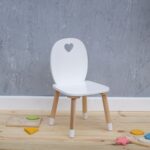 детский стул с сердцем