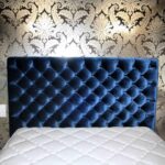 кровать с изголовьем синяя