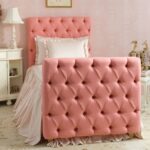 кровать с изголовьем розовая