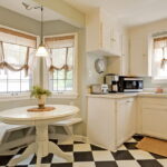 короткие шторы на кухне фото интерьер