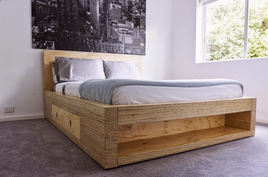 Кровать для дачи из дерева: прочный каркас на платформе