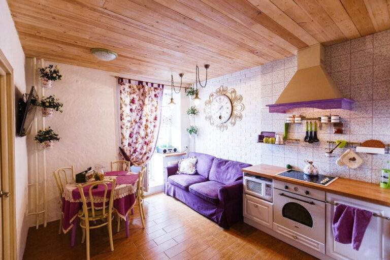 Дизайн кухни 15 кв метров с диваном и столом фото