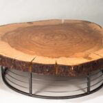 стол из дерева из куска пня