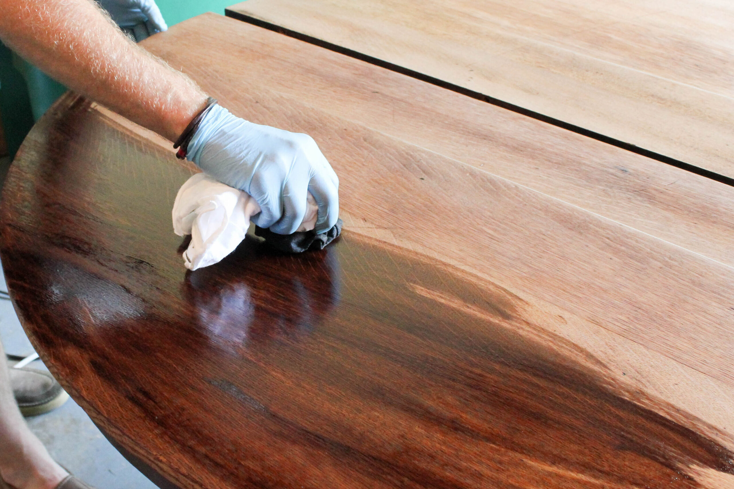 Как отреставрировать деревянный кухонный стол
