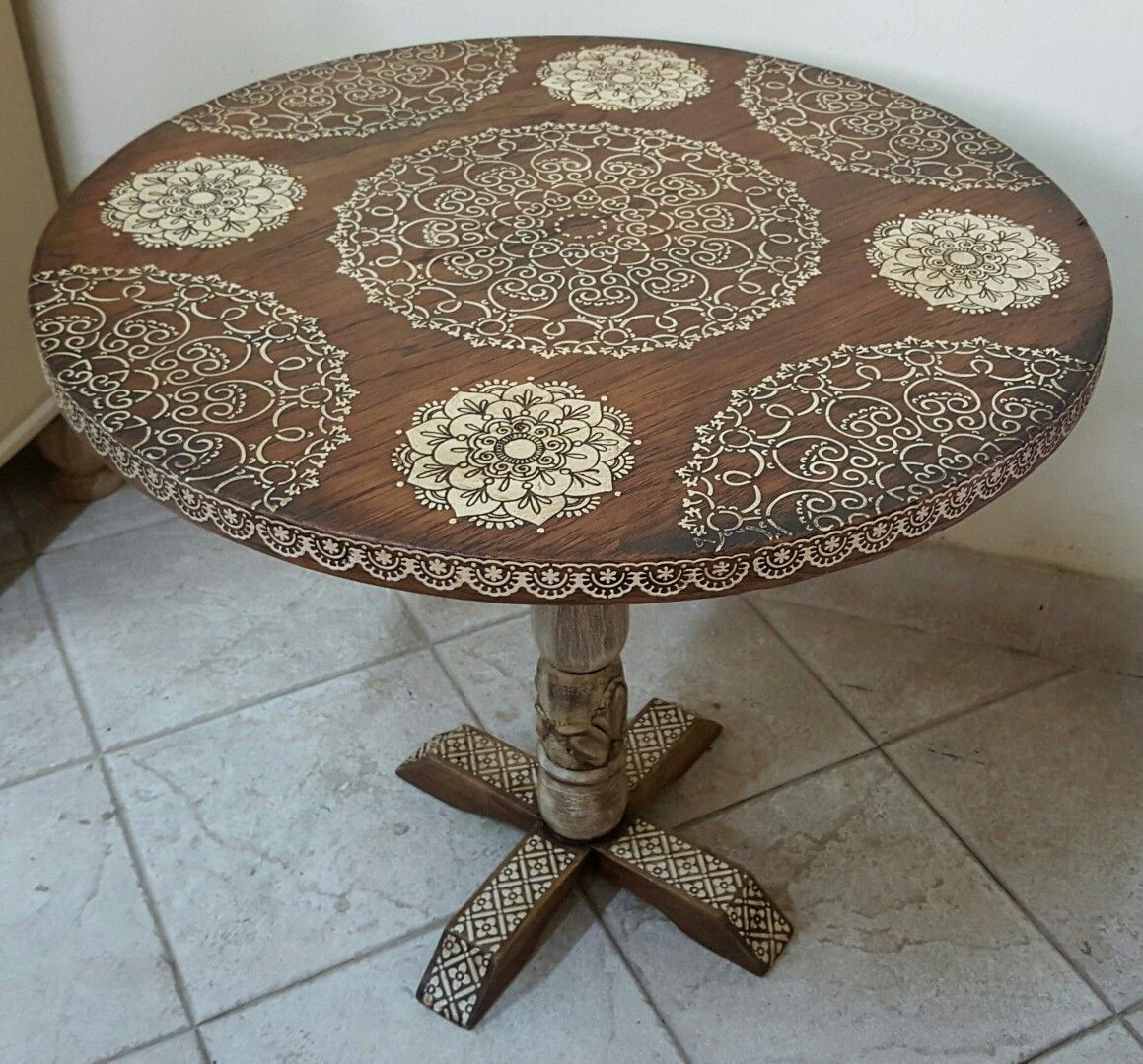 Декор старого круглого стола