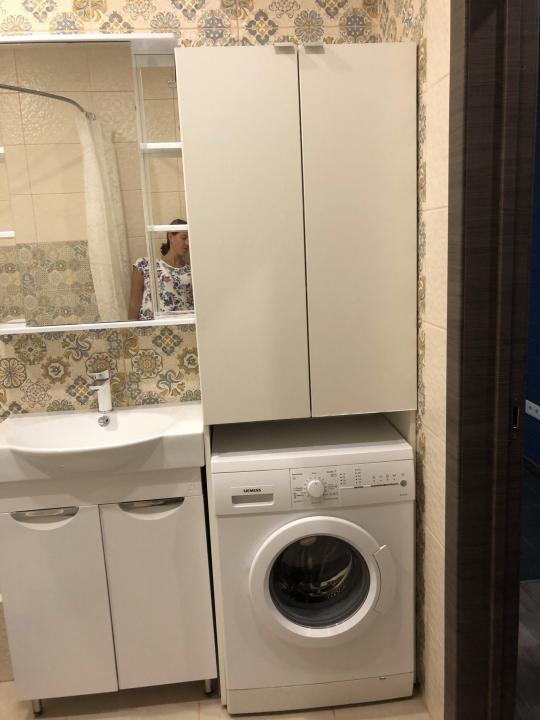  в ванную комнату навесной без зеркала 50 см над стиральной машиной .