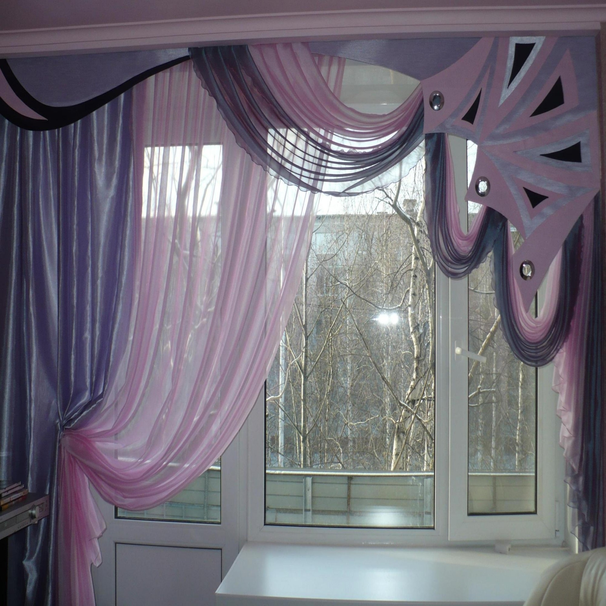 асимметричные фиолетовые шторы