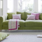 зеленый диван в интерьере варианты фото