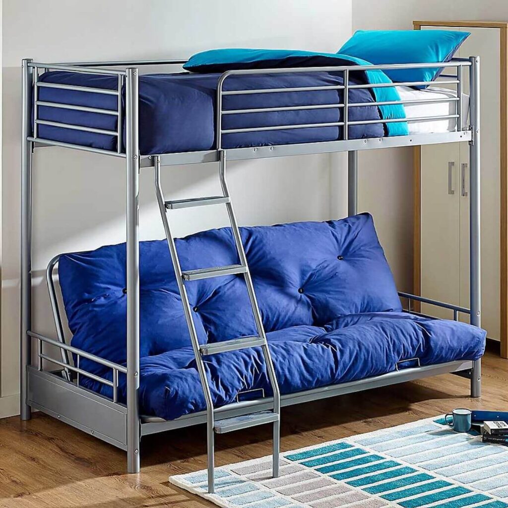 Двухъярусная кровать с кроваткой внизу
