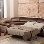 коричневый диван оформление