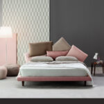 кровать розовая