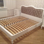 кровать с ламелями дизайн фото