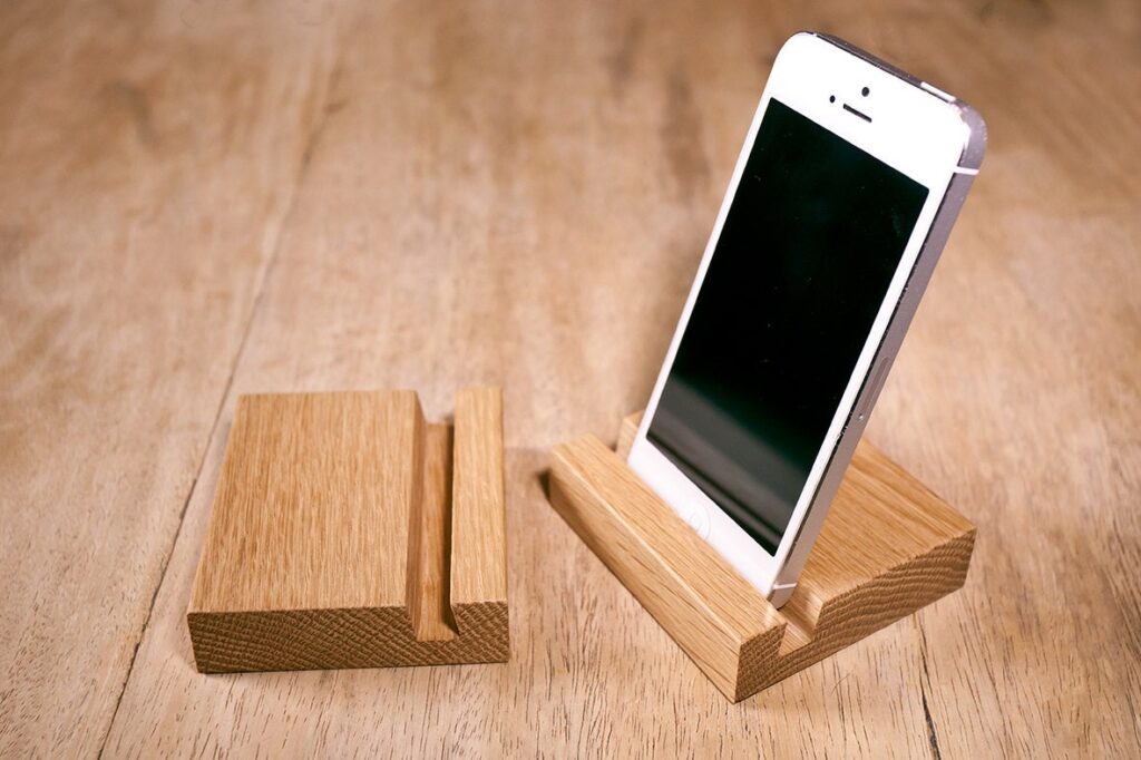 Подставка для телефона на стол своими руками из картона